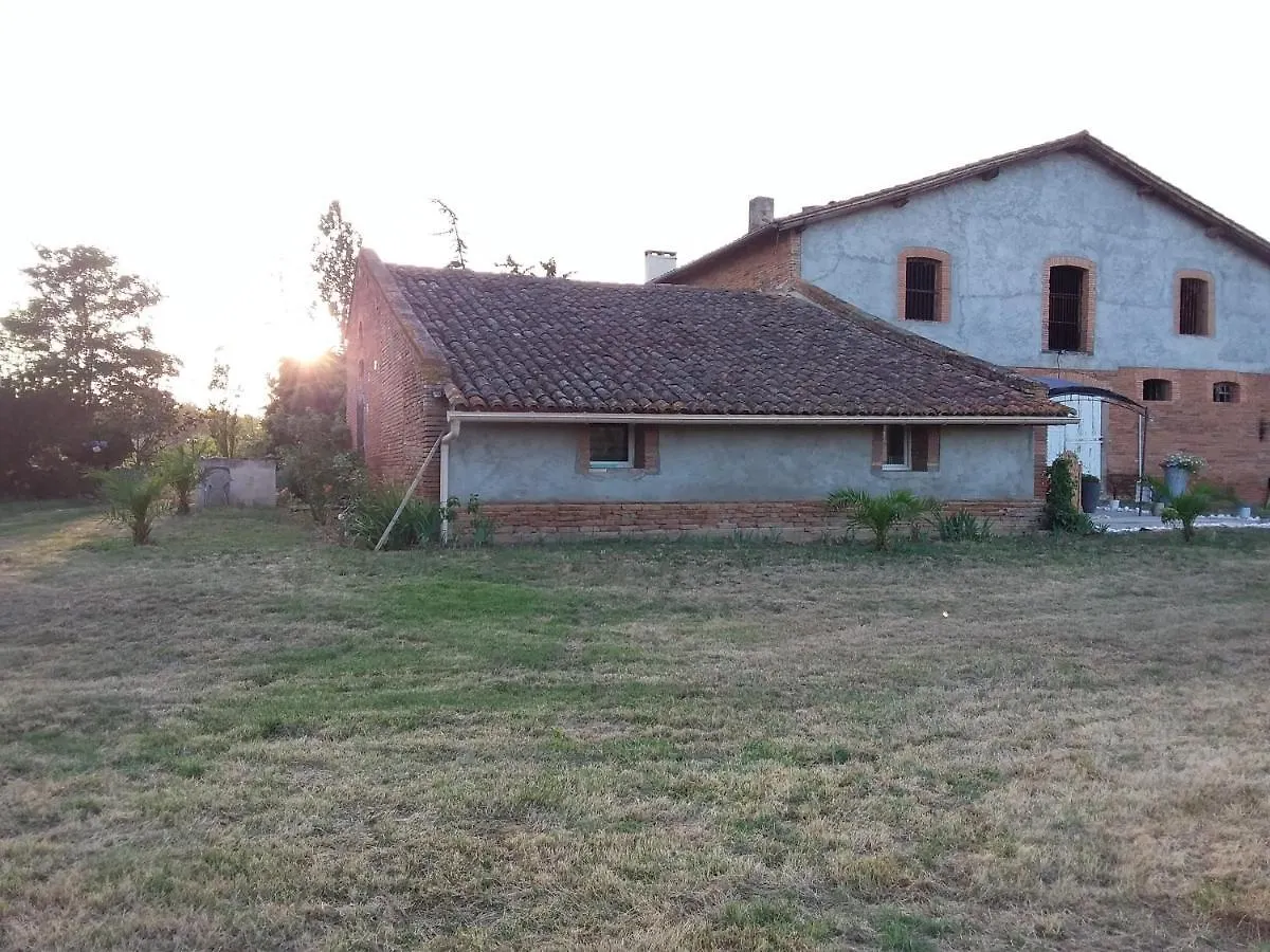 Holiday home Charmante Dependance En Campagne Samatan