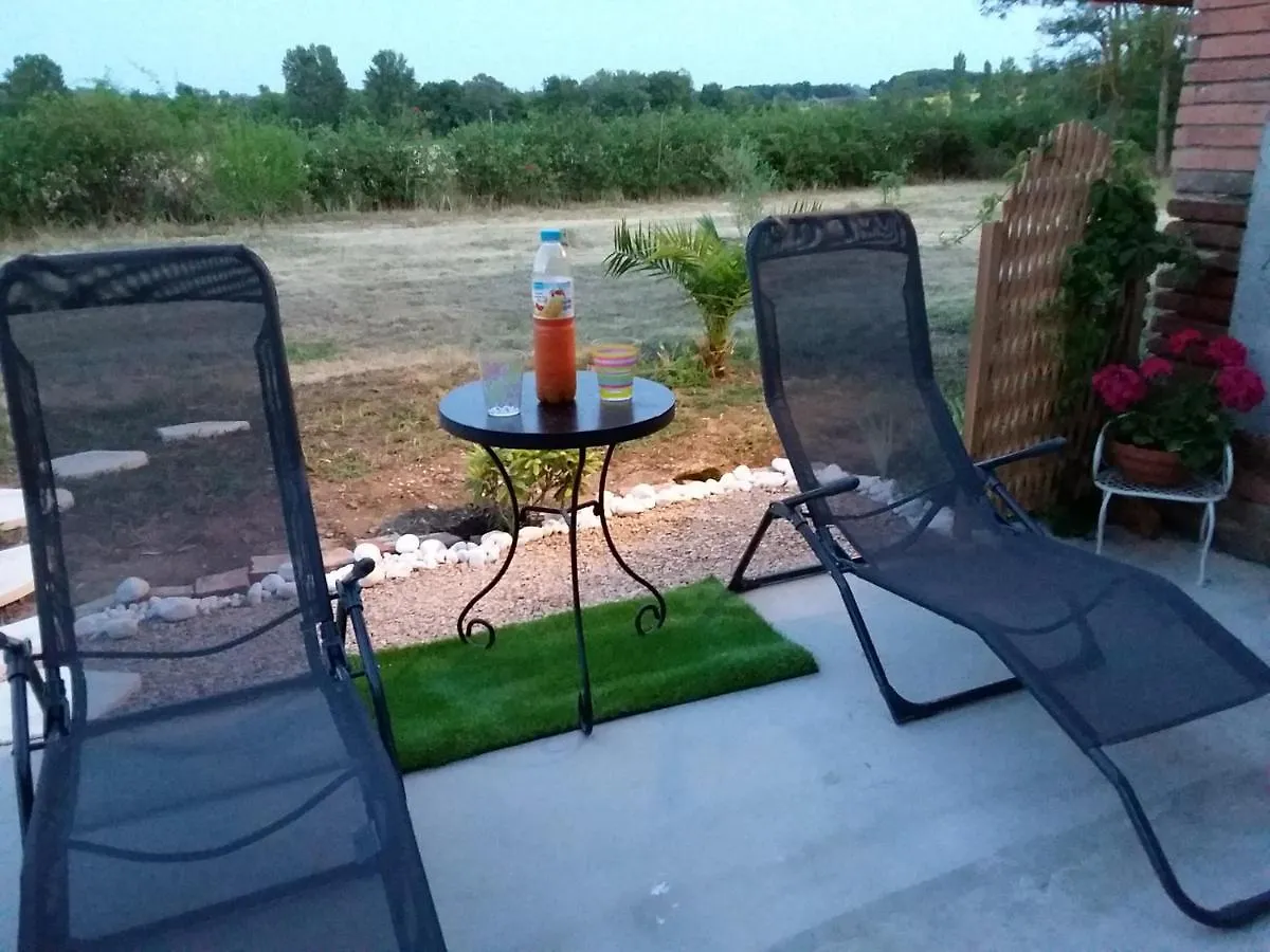 Holiday home Charmante Dependance En Campagne Samatan France